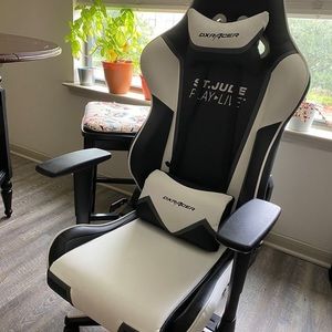 Gaming chair DXRacer St Jude Play Live LE